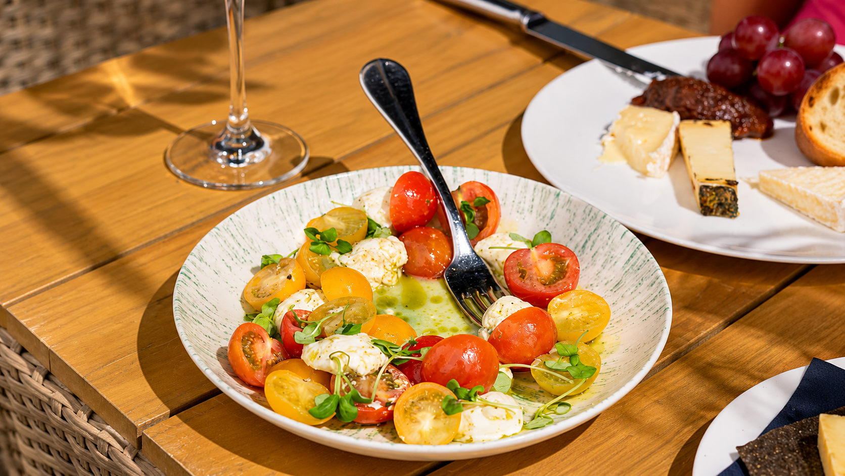 Restaurant keeping menus consistent across multiple delivery apps with amello 